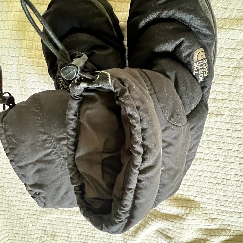 The North Face Nuptse Black Boots Rugged Outdoor Performance - Picture 4 of 5